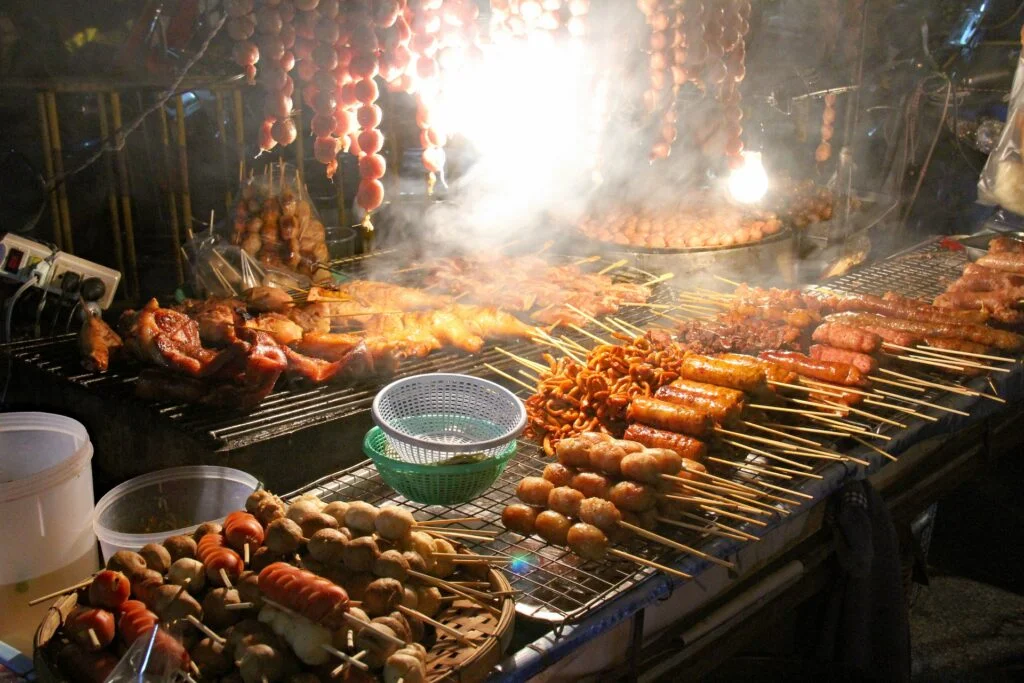 Yakitori sur le marché de chiangmai