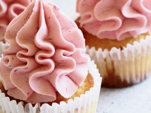 Cupcakes avec une ganache montée rose