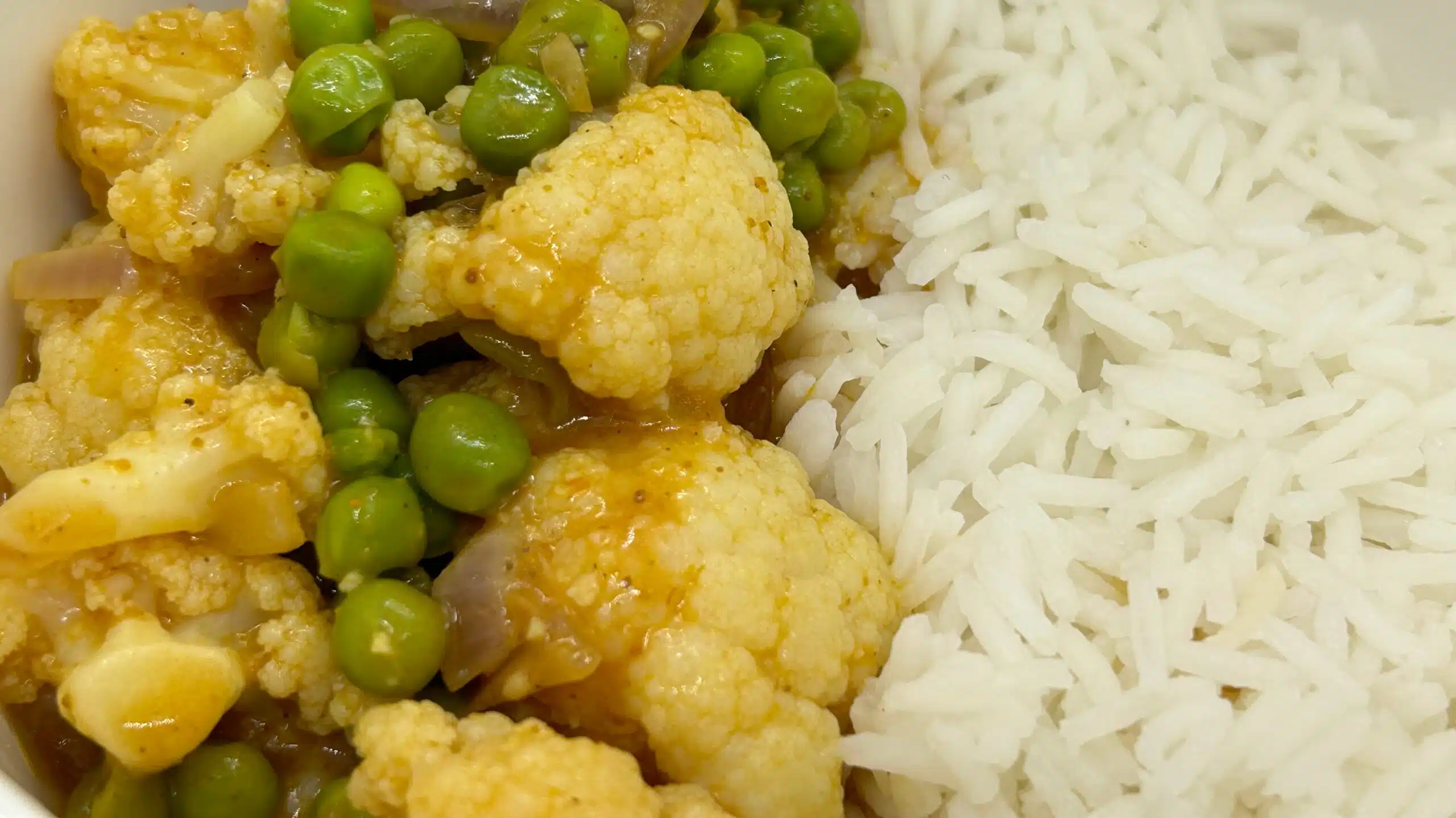 Chou-fleur au curry et lait de coco