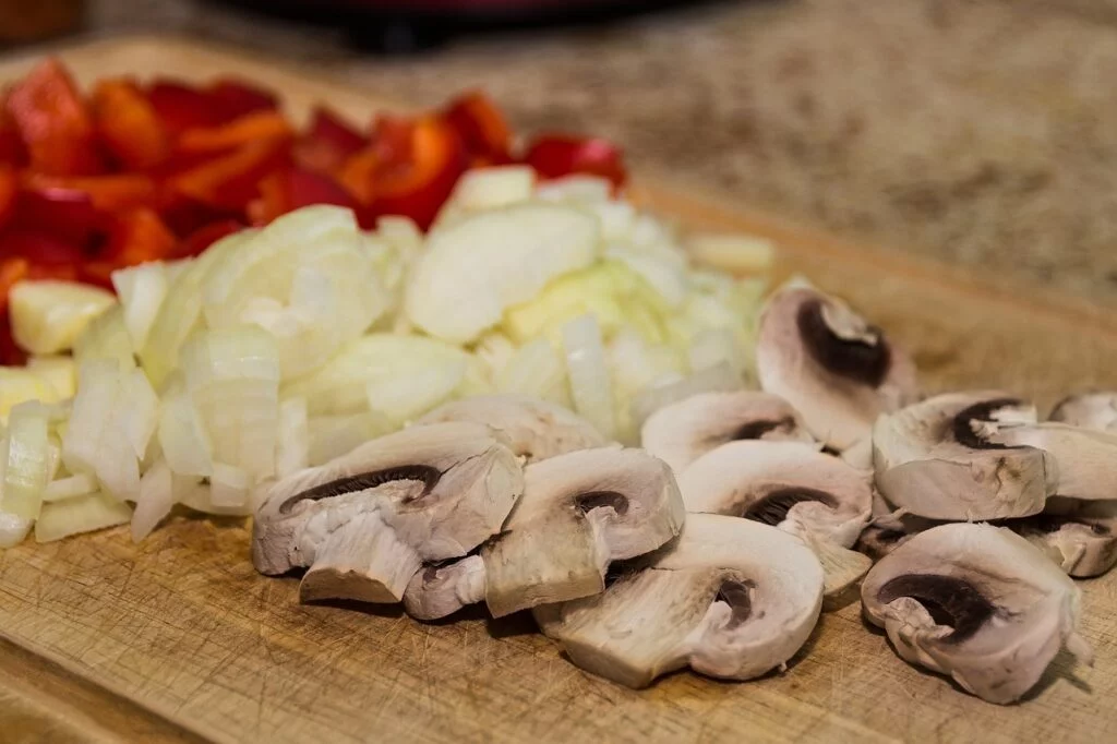 Après l'ail confit, n'hésitez pas à essayer avec des poivrons, tomates, poivrons ou champignons