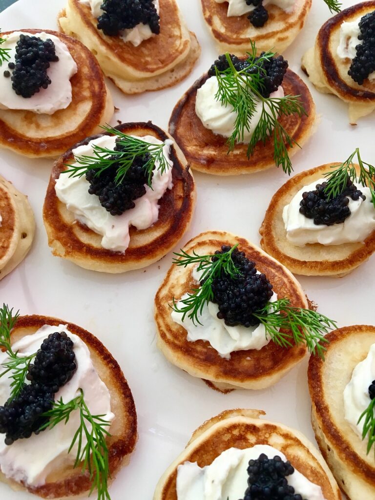 Blinis avec du caviar