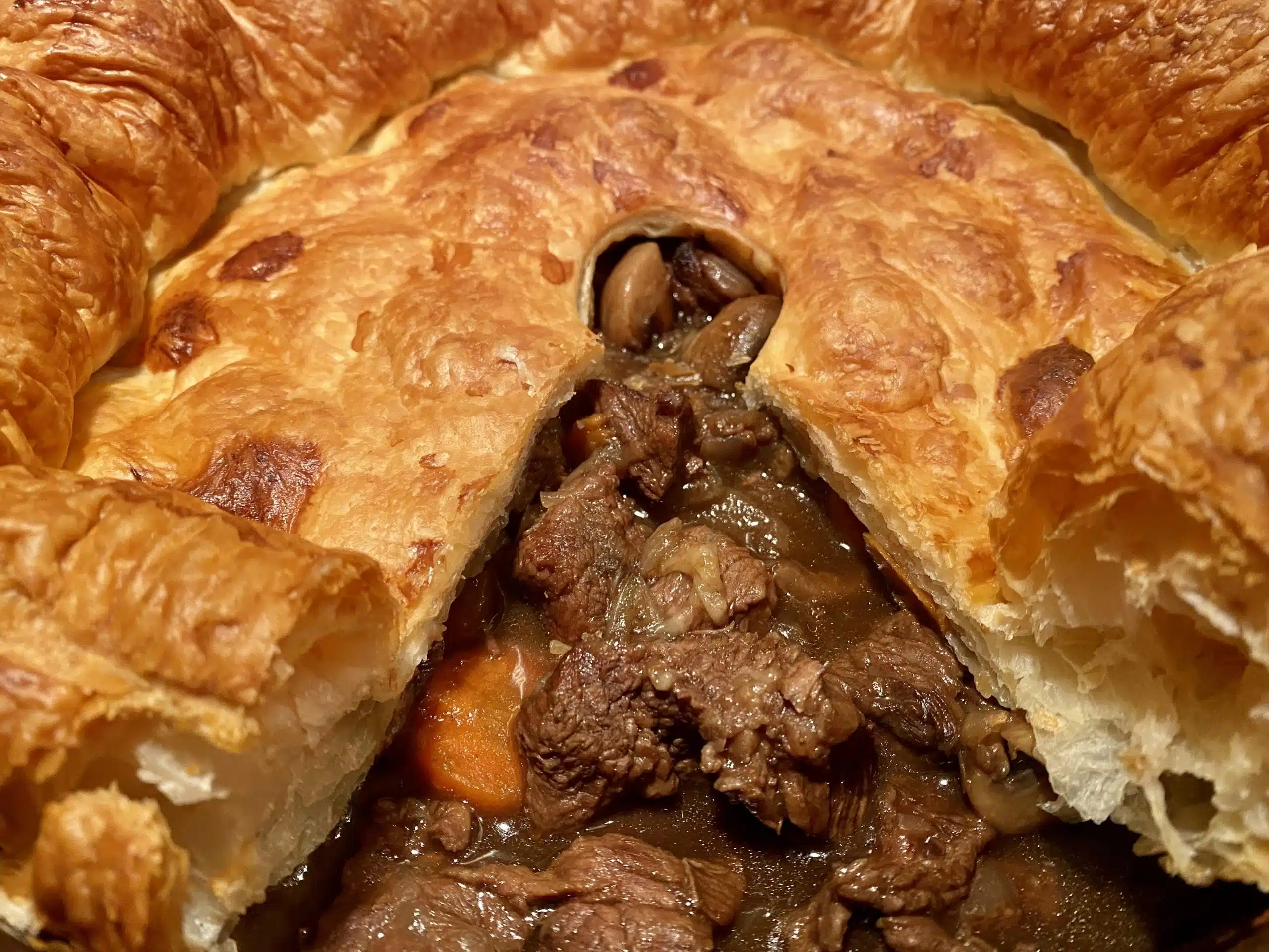 Tourte Au Boeuf Et A La Guinness Coupee Scaled