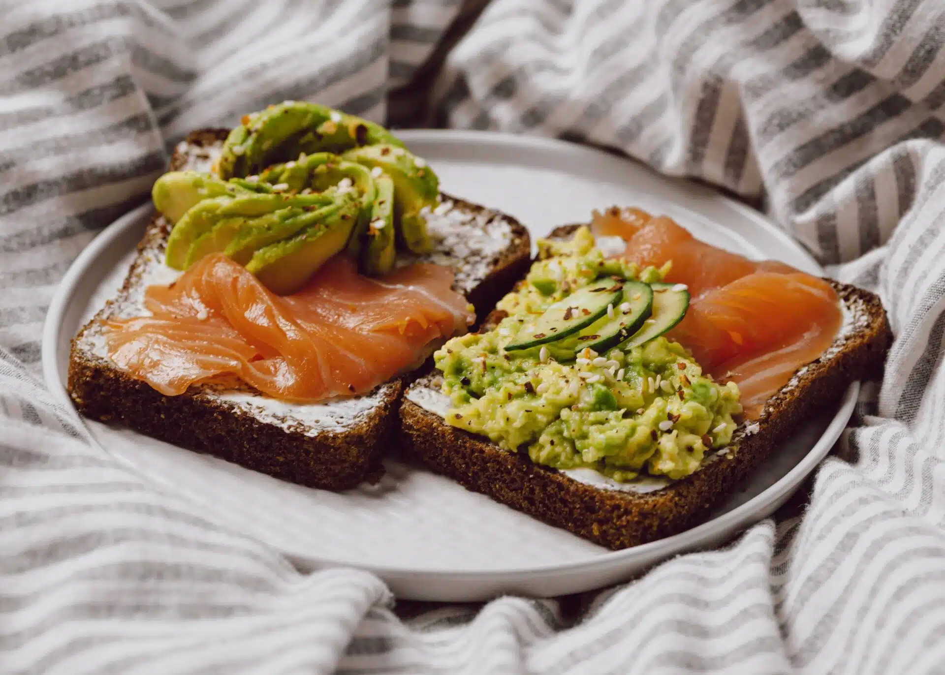 Breakfast Sandwiches With Salmon And Avocado