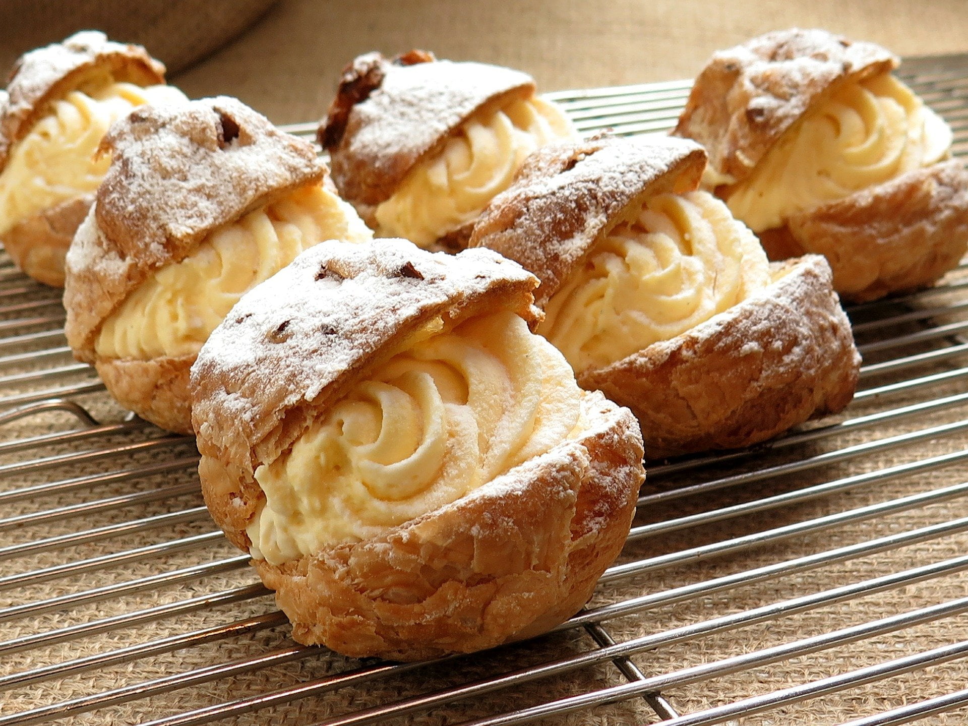 Cream Puffs G938d66b3a_1920