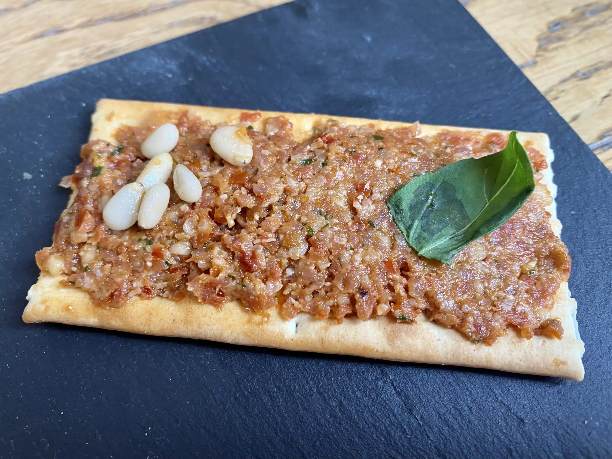 Tartinade De Pesto Rosso Et Jambon Cru Scaled