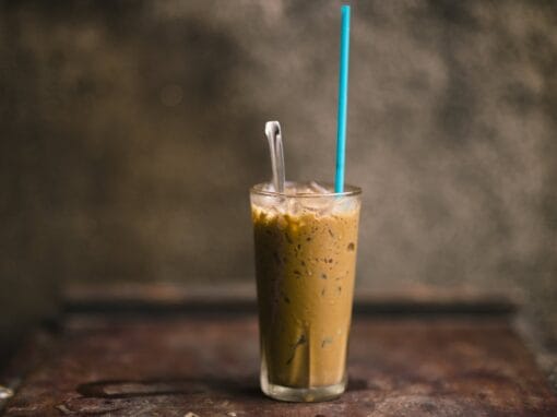 Café frappé maison au shaker : la recette mousseuse et rafraîchissante de l’été